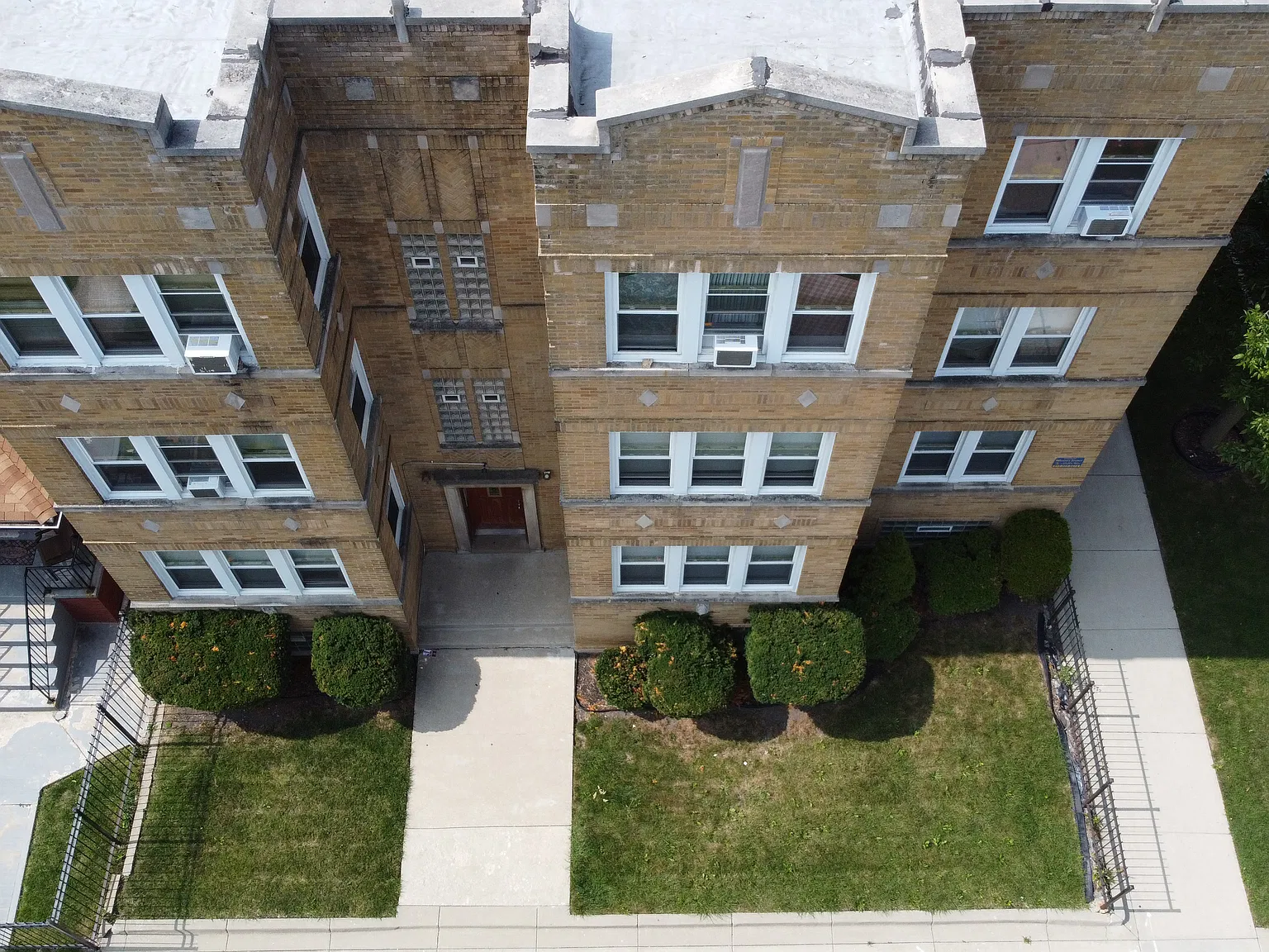 2 bed, $1,300 — Photo 4