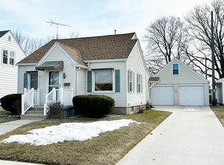 1119 N 18th St, Manitowoc, WI 54220