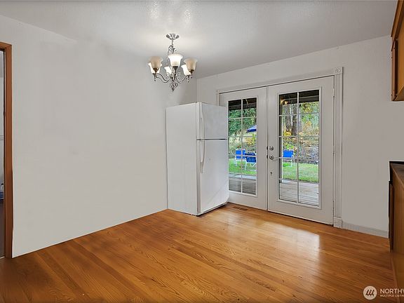 5th image of 41011 96th Avenue E
