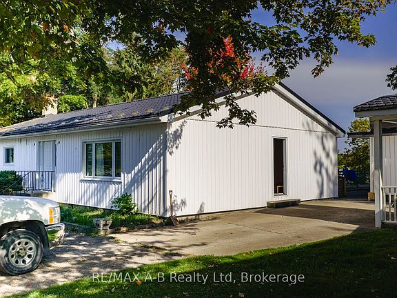 4th image of 4740 16th Line