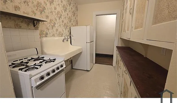 939 N Church St #9 — Photo 2
