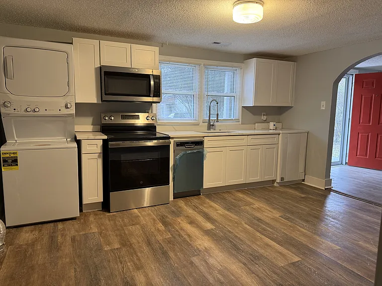 2718 Newsome St — Photo 4