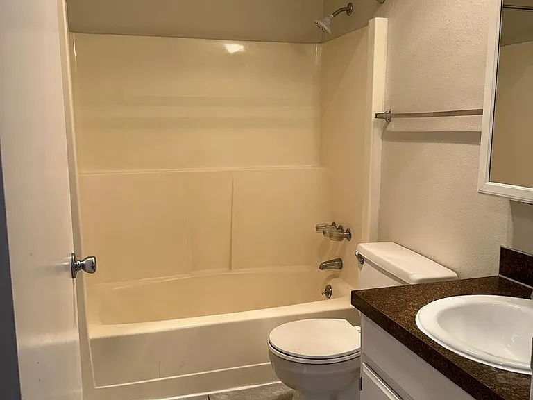 313 W Woodworth St — Photo 4