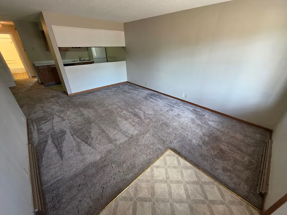 2805 Thomas Dr