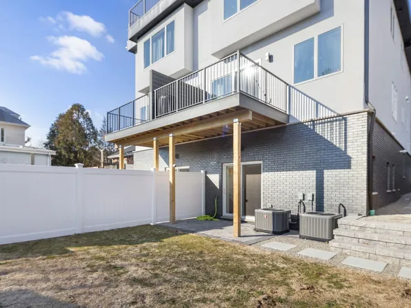 690 Palisade Avenue image 26 of 26