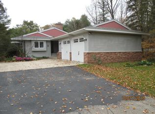 1122 N Meadowbrook Rd, White Cloud, MI 49349