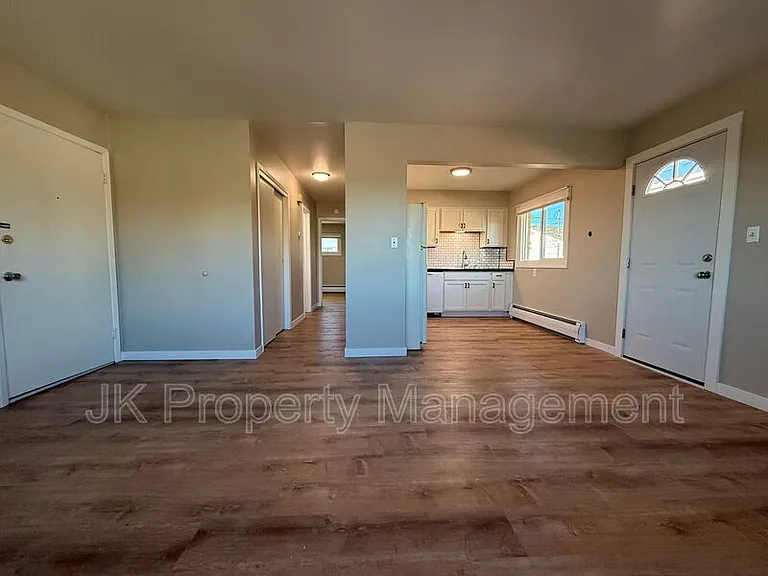 2100 4th St NE #3 — Photo 5
