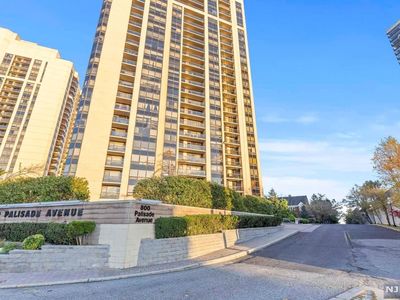 800 Palisade Ave APT 1608, Fort Lee, NJ, 07024