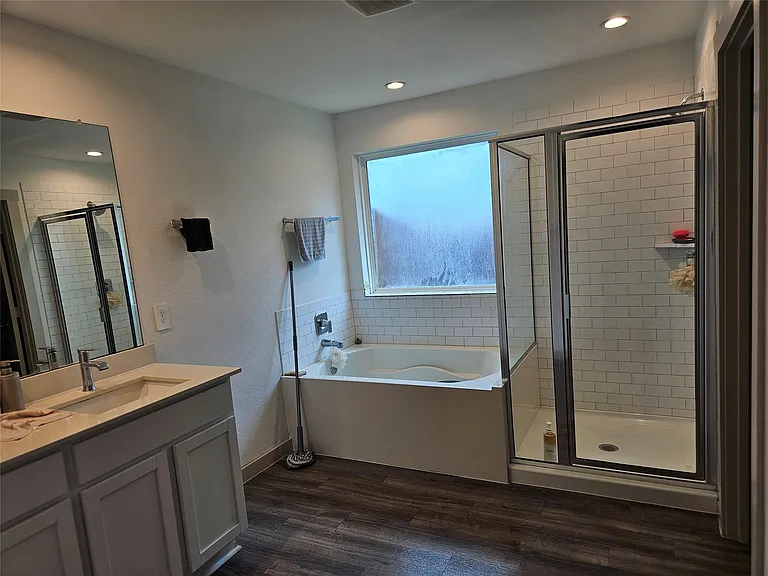 7831 Murciana Dr — Photo 10