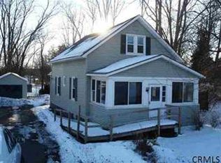 502 Saint Davids Ln, Niskayuna, NY 12309