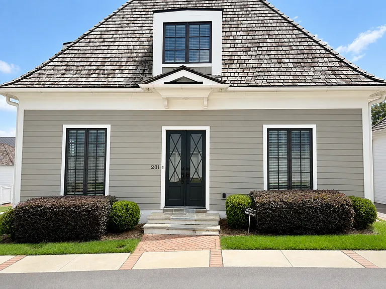 201 Tollison Dr — Photo 1