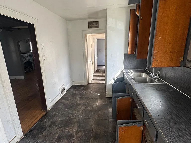 614 E Marengo Ave — Photo 25