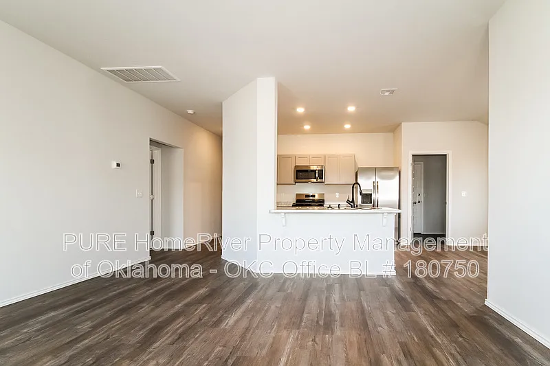 3 bed, 2.0 bath, 1355 sqft, $1,445 — Photo 3