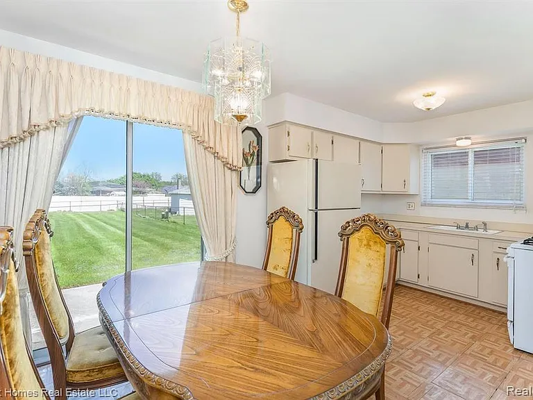 11451 Canterbury Dr — Photo 5