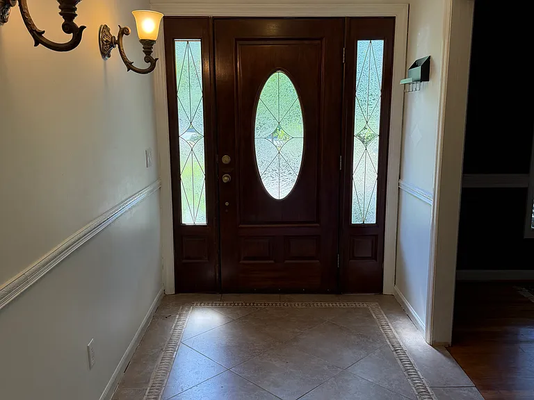 704 Sussex Ct — Photo 2