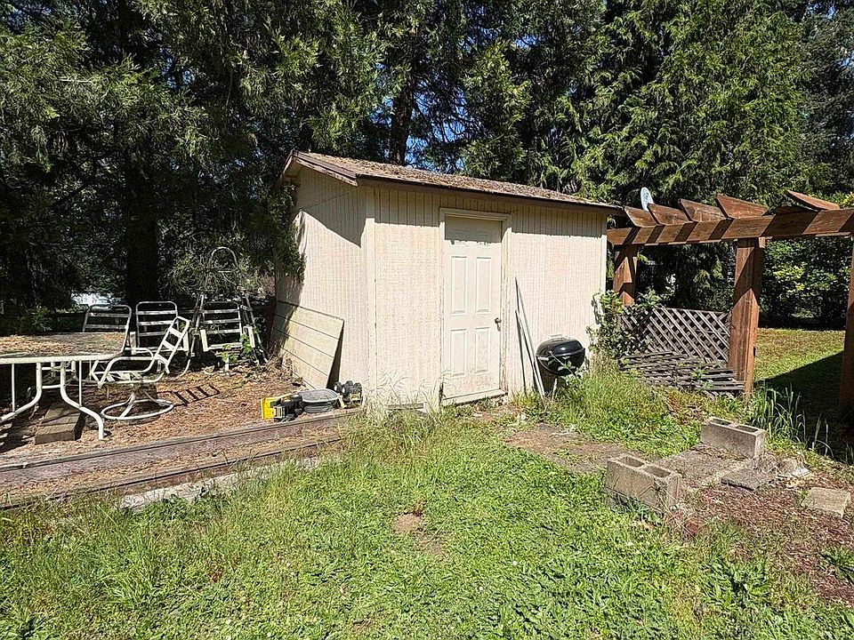 2nd image of 30652 Spring St