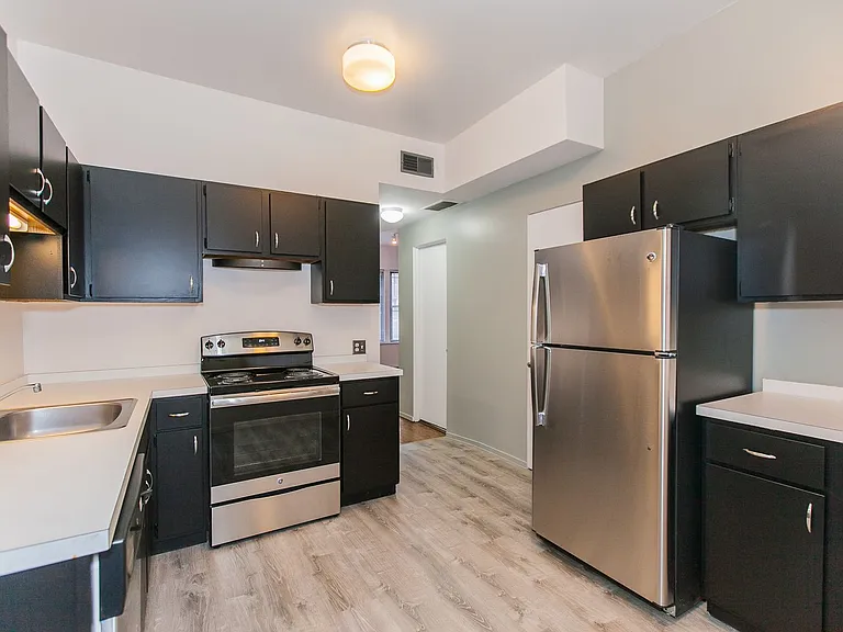 727 W Cornelia Ave #2 — Photo 1