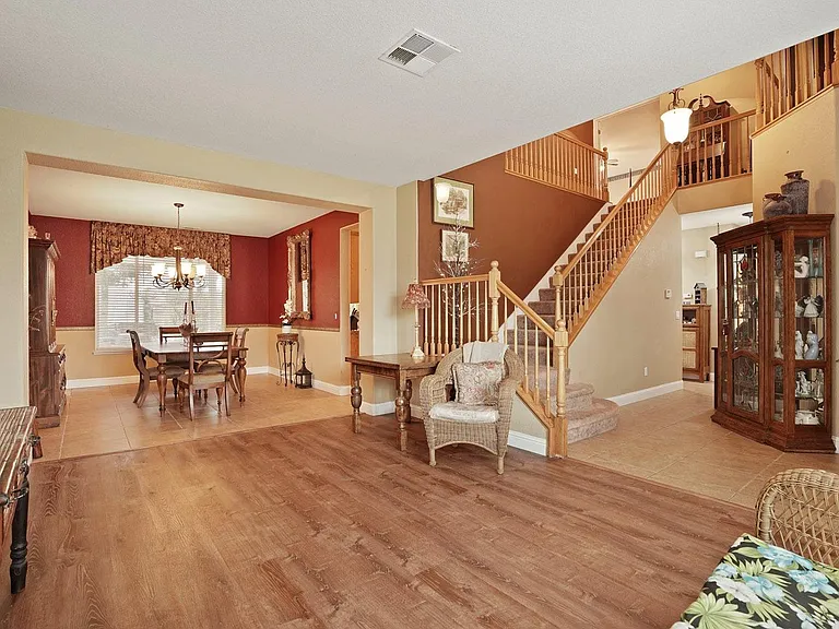 549 Glenbriar Cir — Photo 4