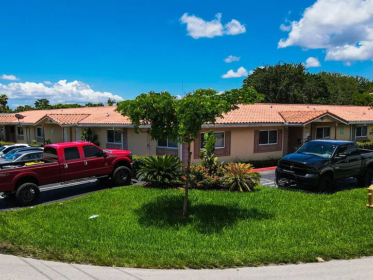 8430 NW 40th St Coral Springs, FL 33065 — Photo 10