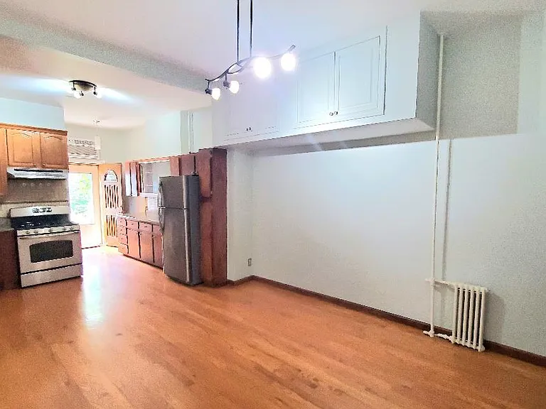 416 Woodward Ave #1R — Photo 2