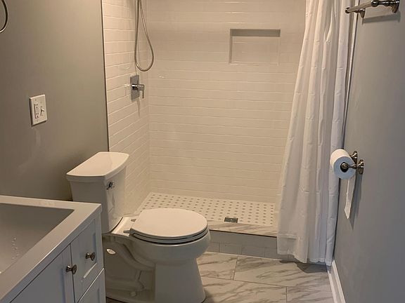 4th image of 2723 W Leland Ave #B