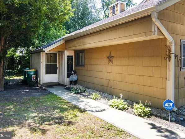 15 Dover Dr, Lindenwold, NJ 08021