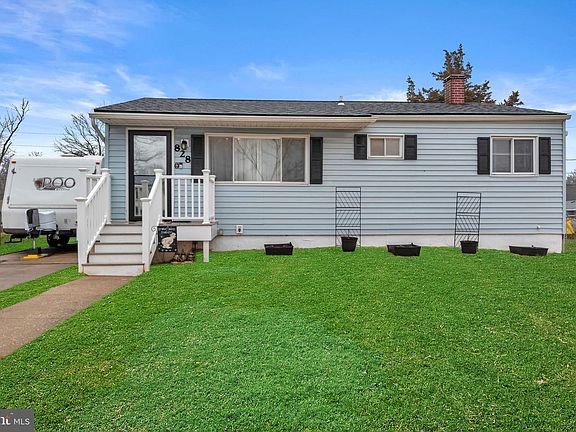 2nd image of 828 Barbara Ct N