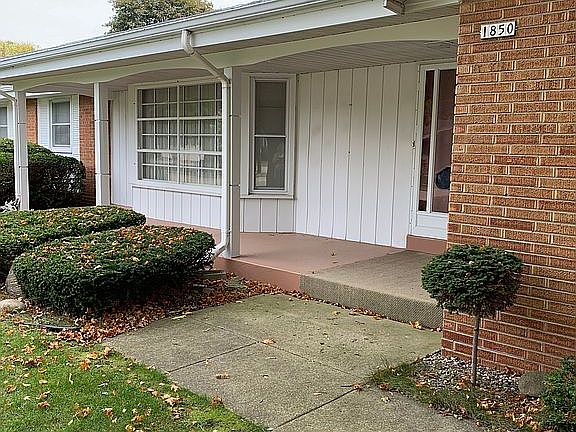Lovely covered entrance