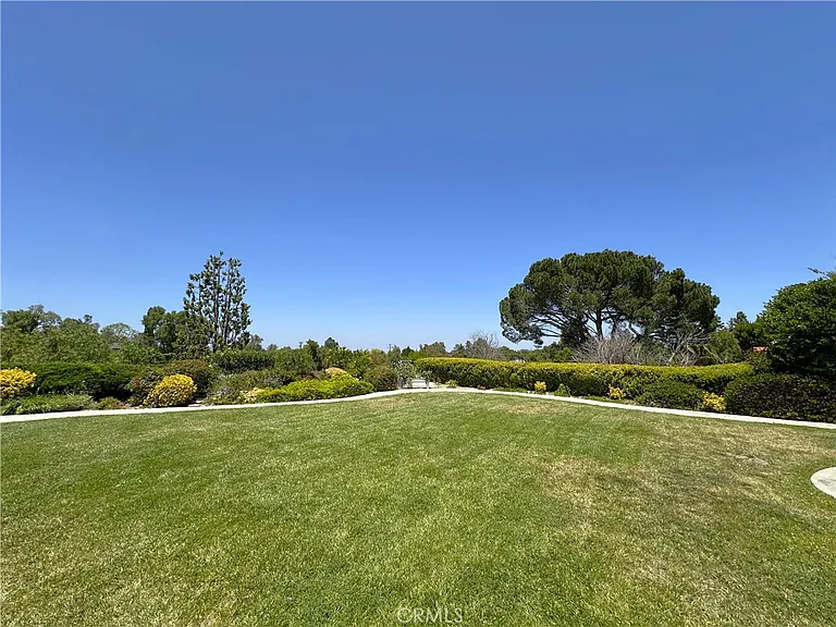26543 Academy Dr — Photo 49