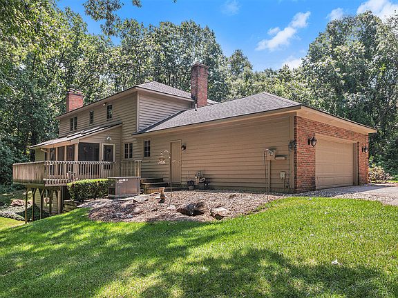 2nd image of 2650 Shumac Ln SE