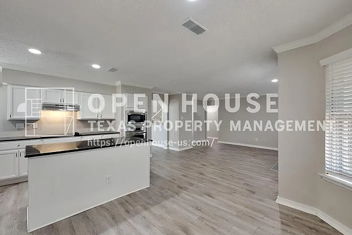 518 Mercer St — Photo 6