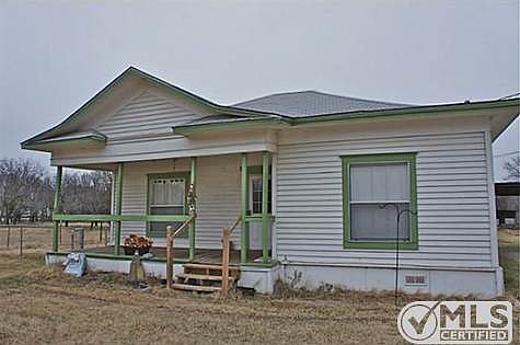 1st image of 700 Oak Creek Dr