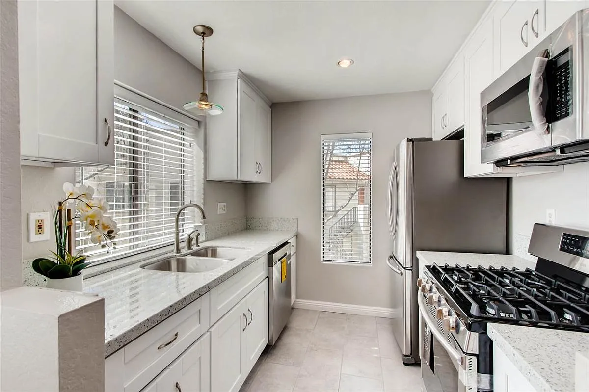 2 bed, 866 sqft, $2,800 — Photo 2