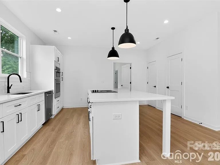 2716 Baltimore Ave — Photo 12