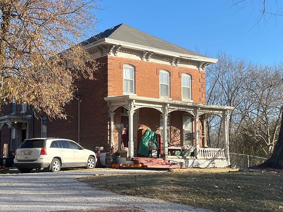 2nd image of 318 Ash St