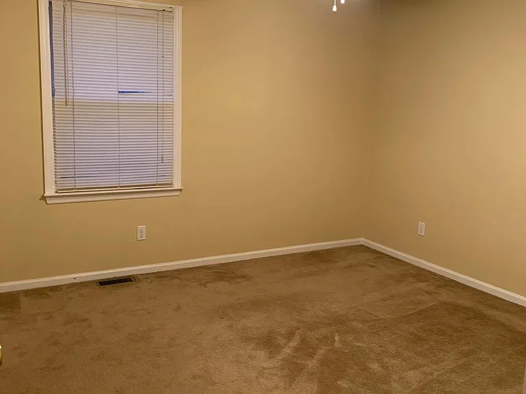 107 Nicholls Dr — Photo 5