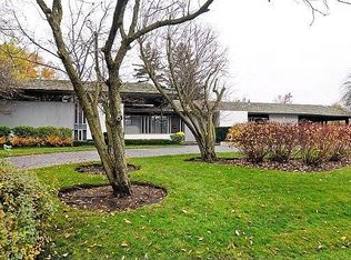 2108 Middlefork Rd, Northfield, IL 60093