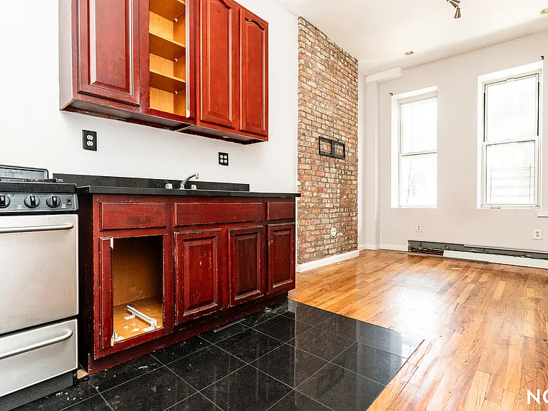 516 Bainbridge St #1R — Photo 4