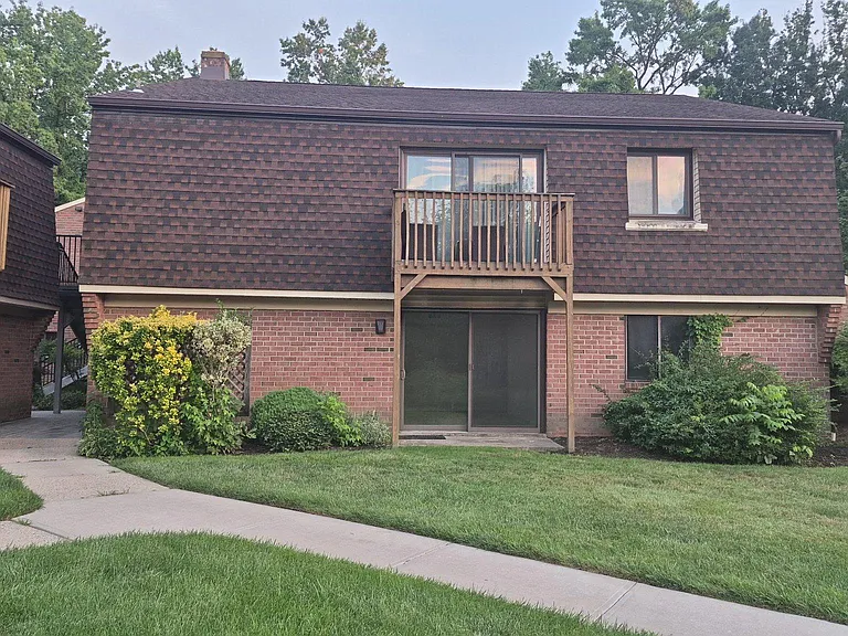 505 Meadow Woods Ln — Photo 1