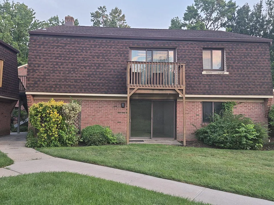 505 Meadow Woods Ln