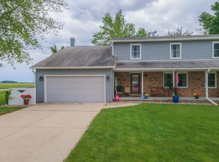 8624 Oakmont Rd, Bloomington, IL 61705