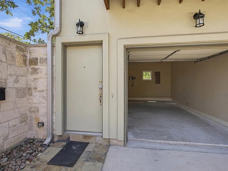 1315 W Anderson Ln #B — Photo 5