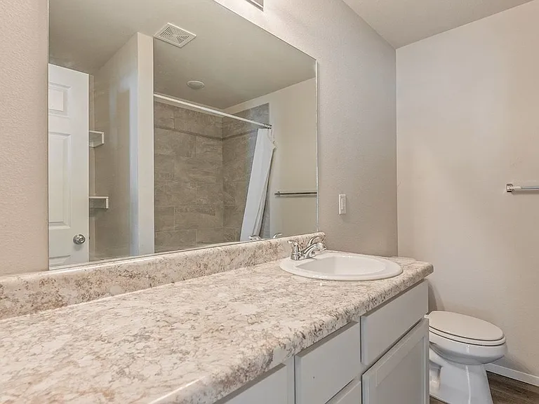 992 E Starling St — Photo 13