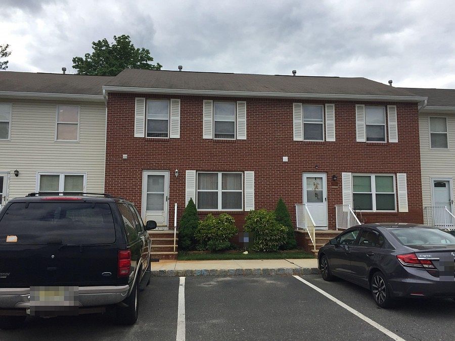 1st image of 7 Waterview Dr