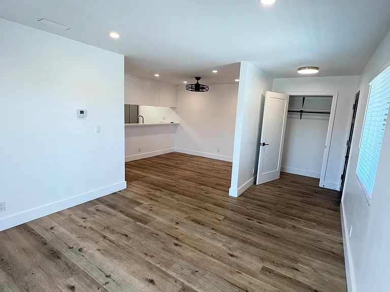 8731 La Salle St #3 — Photo 4