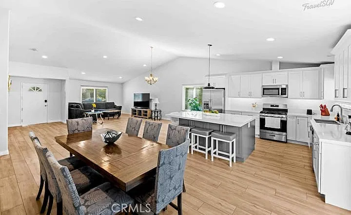 4 bed, 2.0 bath, 1913 sqft, $3,600 — Photo 4