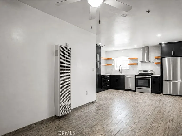554 W 93rd St — Photo 4