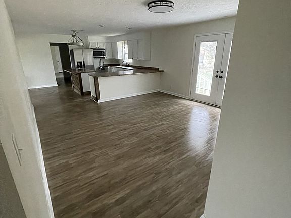 5th image of 803 Long St