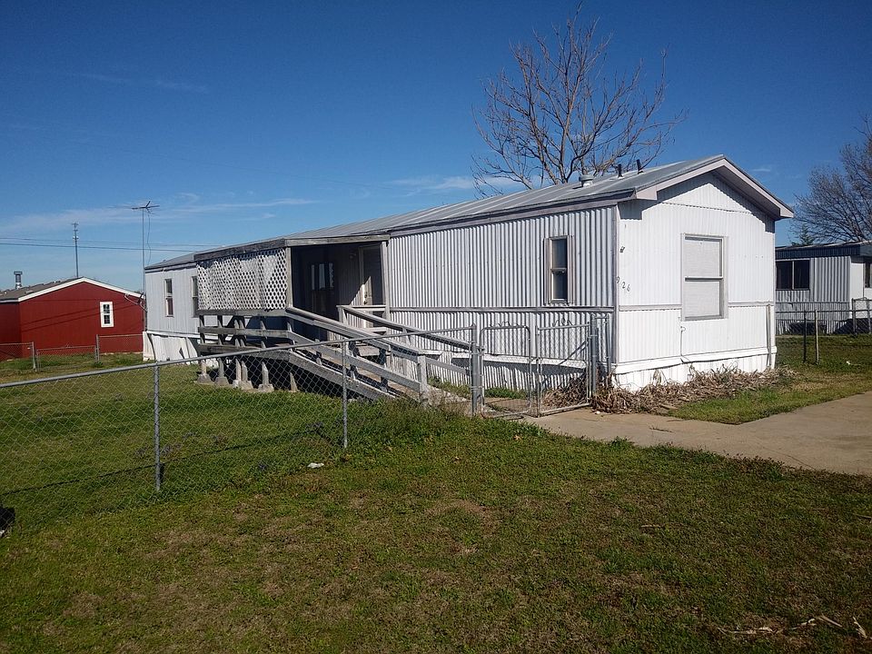 1st image of 926 Taylor Dr