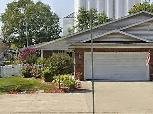 707 N 3rd St, Effingham, IL 62401